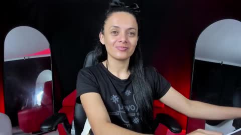 LUCERO online show from November 7, 2025, 3:39 am