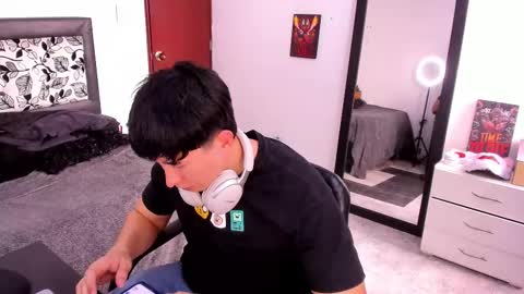 Snapshot of setsuna_10 chatting on March 8, 2025, 8:35 pm david online show from March 8, 2025, 8:35 pm