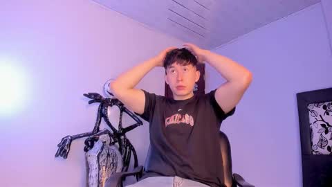 Snapshot of setsuna_10 chatting on November 8, 2025, 12:33 am david online show from November 8, 2025, 12:33 am