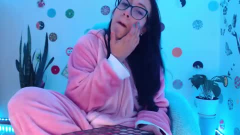 Snapshot of seuctive_woman57 chatting on January 13, 2025, 10:03 am samy online show from January 13, 2025, 10:03 am