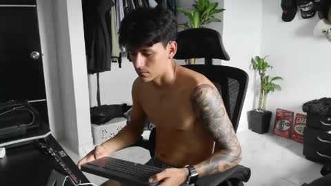 sex_love_sweat online show from April 28, 2026, 7:52 pm