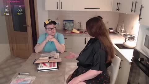 Roxy Kate Mary Alex Arnold online show from November 27, 2025, 4:14 am