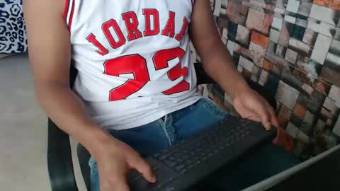 arnold online show from November 4, 2025, 9:25 pm