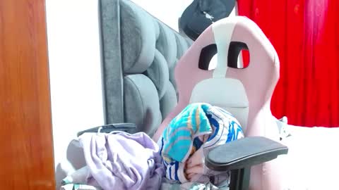 Snapshot of sexmilkdirty chatting on October 18, 2025, 12:13 am sexmilkdirty online show from October 18, 2025, 12:13 am