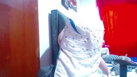 Snapshot of sexmilkdirty chatting on December 2, 2025, 9:43 pm sexmilkdirty online show from December 2, 2025, 9:43 pm