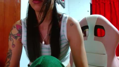 Snapshot of sexmilkdirty chatting on December 18, 2025, 11:44 pm sexmilkdirty online show from December 18, 2025, 11:44 pm