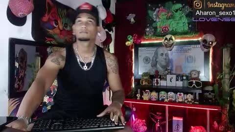 Aharon  ravelo online show from November 29, 2025, 1:19 am