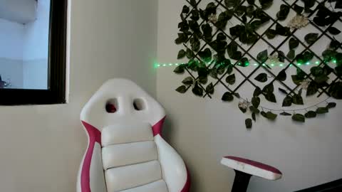 SARA    online show from February 10, 2025, 6:56 pm