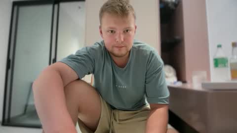 Snapshot of sexual_sbotage chatting on February 13, 2026, 2:02 pm Max Leman online show from February 13, 2026, 2:02 pm