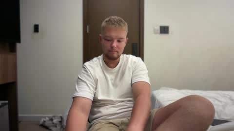 Snapshot of sexual_sbotage chatting on April 8, 2026, 5:24 pm Max Leman online show from April 8, 2026, 5:24 pm