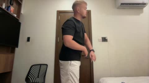 Snapshot of sexual_sbotage chatting on April 10, 2026, 5:17 pm Max Leman online show from April 10, 2026, 5:17 pm