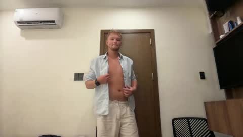 Snapshot of sexual_sbotage chatting on April 25, 2026, 4:26 pm Max Leman online show from April 25, 2026, 4:26 pm