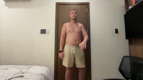 Snapshot of sexual_sbotage chatting on May 1, 2026, 5:28 pm Max Leman online show from May 1, 2026, 5:28 pm