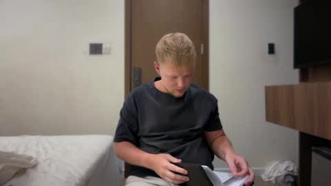 Snapshot of sexual_sbotage chatting on May 6, 2026, 3:28 pm Max Leman online show from May 6, 2026, 3:28 pm