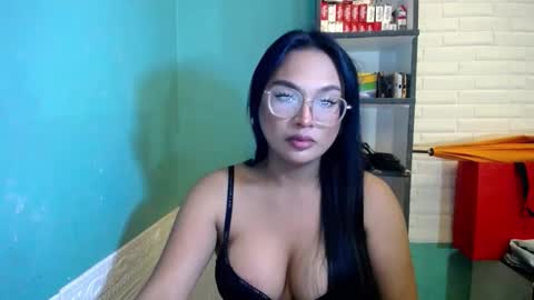 sexuallyattractive_mae online show from May 21, 2026, 9:11 pm