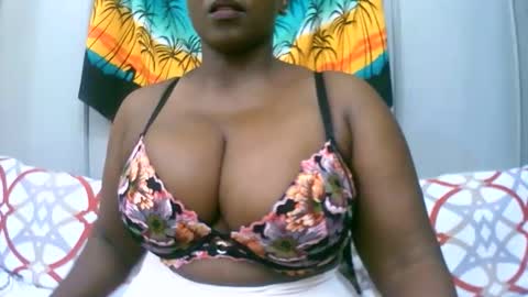 sexxi_ebony online show from December 3, 2025, 2:04 pm