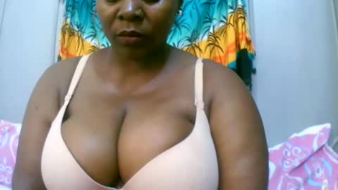 sexxi_ebony online show from January 14, 2026, 6:46 pm