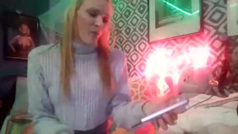 Snapshot of sexxileeah42o chatting on October 20, 2025, 2:34 am Leeah CloudZzz online show from October 20, 2025, 2:34 am