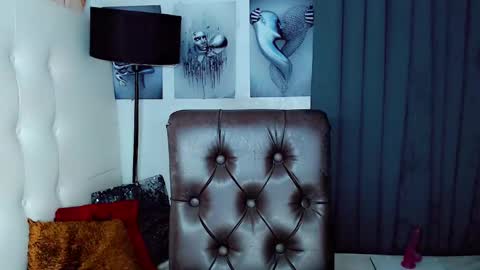 Snapshot of sexxxy_caroline chatting on January 18, 2025, 11:32 am sexxxy_caroline online show from January 18, 2025, 11:32 am