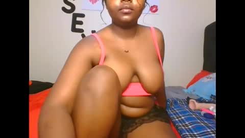 Snapshot of sexxy_bhaddie chatting on March 7, 2025, 1:42 am kisses online show from March 7, 2025, 1:42 am
