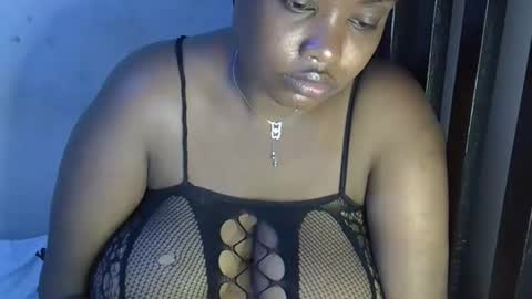 Snapshot of sexxy_mish chatting on October 27, 2025, 3:32 am sexxy_mish online show from October 27, 2025, 3:32 am