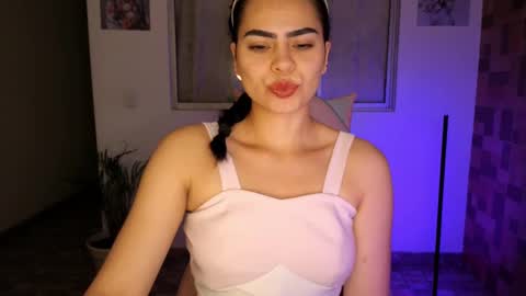  Angie   online show from February 17, 2025, 11:02 am
