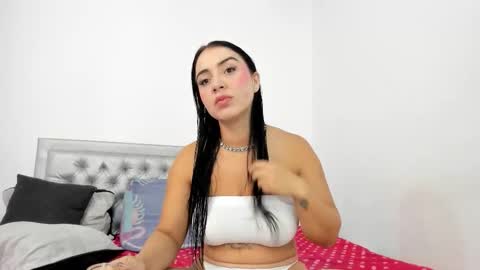 sexxylatincouple1 online show from March 15, 2026, 1:06 pm