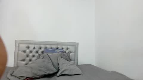 sexxylatincouple1 online show from March 31, 2026, 10:04 am