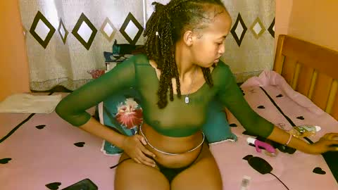 Snapshot of sexy_bluegirl chatting on March 10, 2025, 12:15 pm sexy_bluegirl online show from March 10, 2025, 12:15 pm