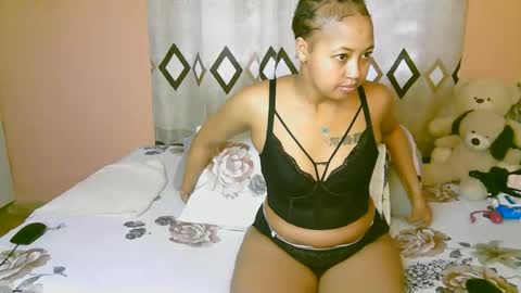 Snapshot of sexy_bluegirl chatting on October 5, 2025, 8:12 am sexy_bluegirl online show from October 5, 2025, 8:12 am