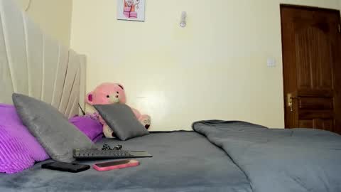 Celena Selena online show from September 14, 2025, 1:43 pm