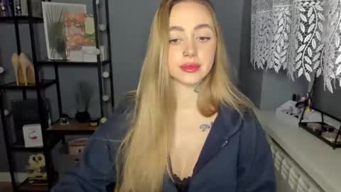 Snapshot of sexy_coralie chatting on December 10, 2024, 8:19 am C o r a l i e online show from December 10, 2024, 8:19 am