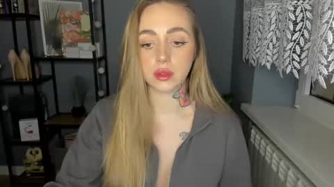 Snapshot of sexy_coralie chatting on December 19, 2024, 3:08 pm C o r a l i e online show from December 19, 2024, 3:08 pm