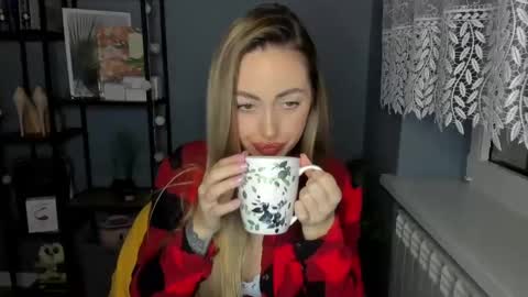 Snapshot of sexy_coralie chatting on December 24, 2024, 8:11 am C o r a l i e online show from December 24, 2024, 8:11 am