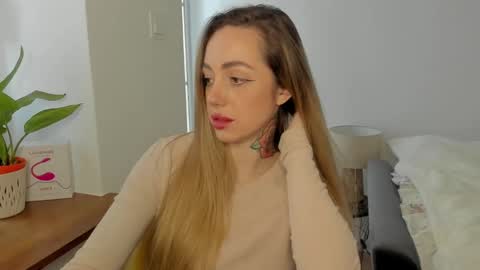 Snapshot of sexy_coralie chatting on January 17, 2025, 2:28 pm C o r a l i e online show from January 17, 2025, 2:28 pm