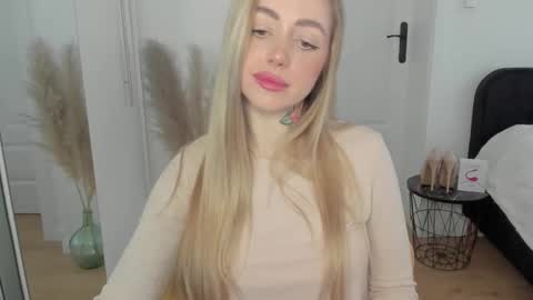 Snapshot of sexy_coralie chatting on February 13, 2025, 8:59 am C o r a l i e online show from February 13, 2025, 8:59 am