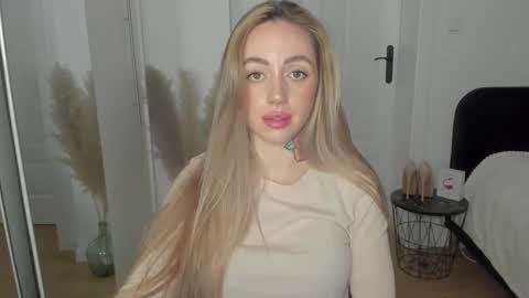 Snapshot of sexy_coralie chatting on February 19, 2025, 10:42 pm C o r a l i e online show from February 19, 2025, 10:42 pm