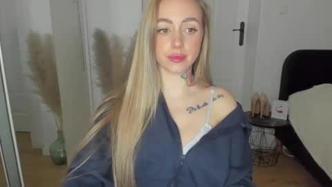 Snapshot of sexy_coralie chatting on February 25, 2025, 6:09 pm C o r a l i e online show from February 25, 2025, 6:09 pm