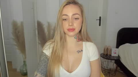Snapshot of sexy_coralie chatting on February 27, 2025, 4:10 pm C o r a l i e online show from February 27, 2025, 4:10 pm