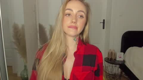 Snapshot of sexy_coralie chatting on February 28, 2025, 8:50 pm C o r a l i e online show from February 28, 2025, 8:50 pm