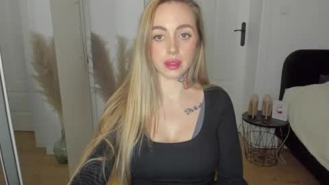Snapshot of sexy_coralie chatting on March 10, 2025, 6:23 pm C o r a l i e online show from March 10, 2025, 6:23 pm