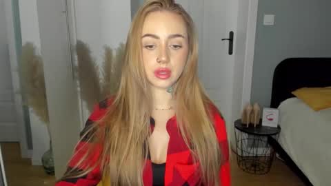 Snapshot of sexy_coralie chatting on April 22, 2026, 2:07 pm C o r a l i e online show from April 22, 2026, 2:07 pm