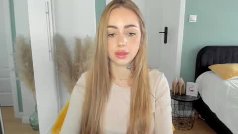 Snapshot of sexy_coralie chatting on April 23, 2026, 12:29 pm C o r a l i e online show from April 23, 2026, 12:29 pm