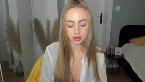 Snapshot of sexy_coralie chatting on April 29, 2026, 5:30 pm C o r a l i e online show from April 29, 2026, 5:30 pm