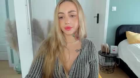 Snapshot of sexy_coralie chatting on May 16, 2026, 10:36 am C o r a l i e online show from May 16, 2026, 10:36 am