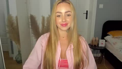 Snapshot of sexy_coralie chatting on May 29, 2026, 2:26 pm C o r a l i e online show from May 29, 2026, 2:26 pm