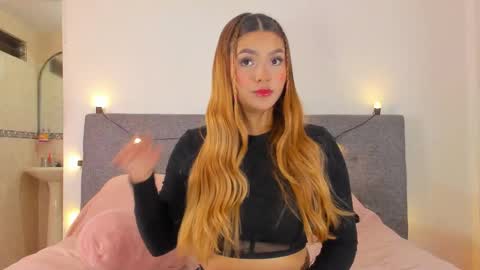 Snapshot of sexy_couple_xx1 chatting on January 7, 2026, 4:04 am sexy_couple_xx1 online show from January 7, 2026, 4:04 am