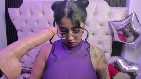 Snapshot of sexy_cristall chatting on April 19, 2026, 7:38 pm C R I S T A L online show from April 19, 2026, 7:38 pm