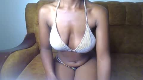 Snapshot of sexy_ellahh chatting on May 5, 2026, 2:08 am Ellahh online show from May 5, 2026, 2:08 am