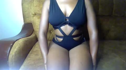 Snapshot of sexy_ellahh chatting on May 15, 2026, 11:45 pm Ellahh online show from May 15, 2026, 11:45 pm